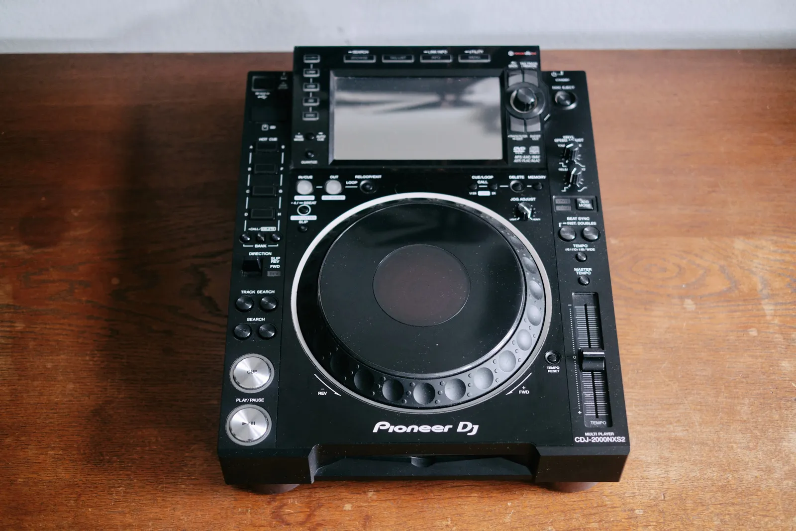 Pioneer CDJ-2000 NXS2 Multiplayer mieten – zuverlässige DJ-Technik für professionelle Performances.
